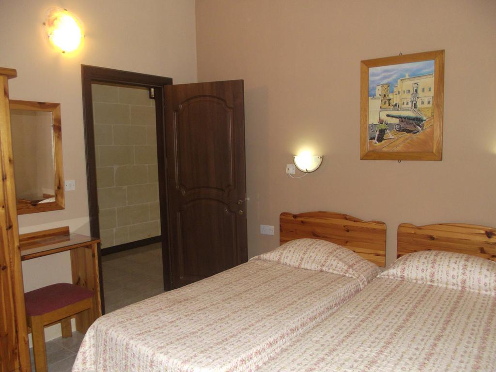 Sunset Seaview Accommodation Marsalforn المظهر الخارجي الصورة