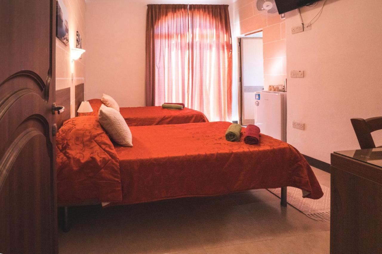 Sunset Seaview Accommodation Marsalforn المظهر الخارجي الصورة